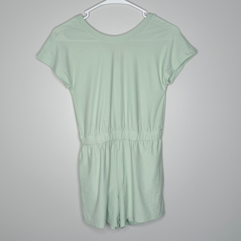Old Navy Active Cloud Motion Back- Cutout Romper NWOT